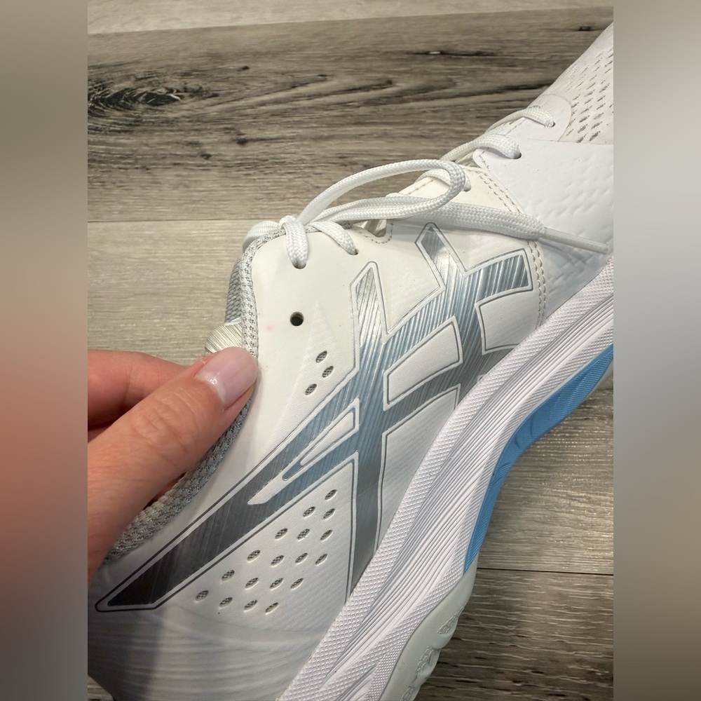 ASICS Sky Elite FlyteFoam Volleyball Shoes Women’s Size 12 White/Silver NWT - Picture 13 of 13